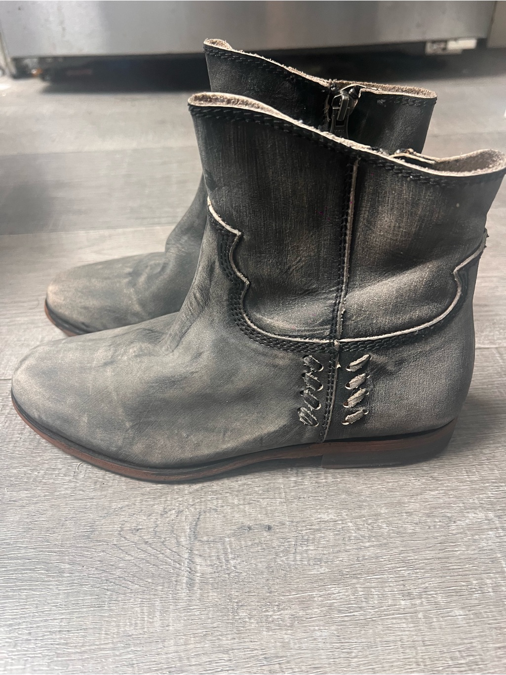 Baske California Gray/Black Distressed Handmade Leather Ankle Boots Like New 6